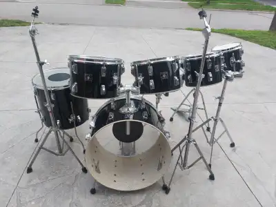 Tama Swingstar shell pack with hardware.Drums & stands, View more