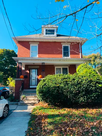 Spacious bedroom in shared house near downtown Guelph
