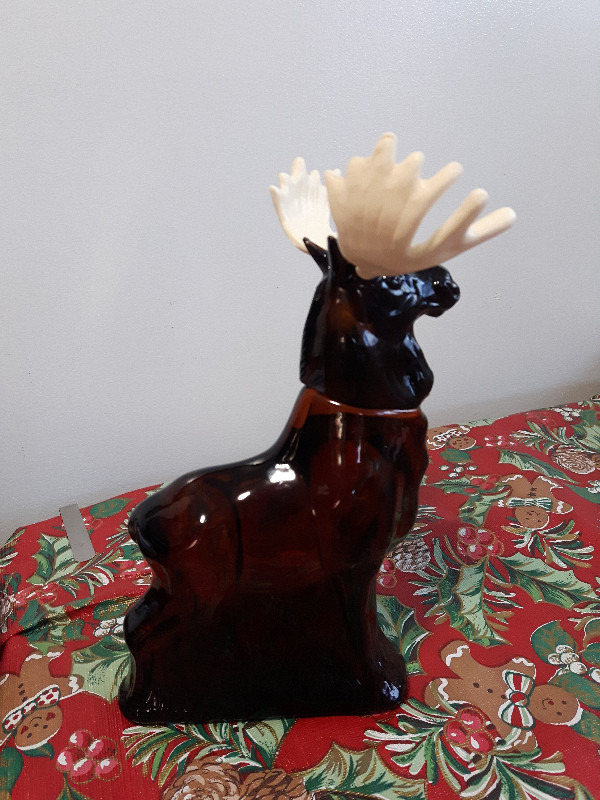 Vintage Avon Alaskan Moose After Shave Decanter in Arts & Collectibles in Edmonton - Image 3