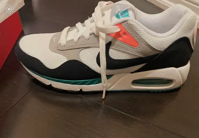 Women’s sport shoes/ Nike in Women's - Shoes in Markham / York Region - Image 2