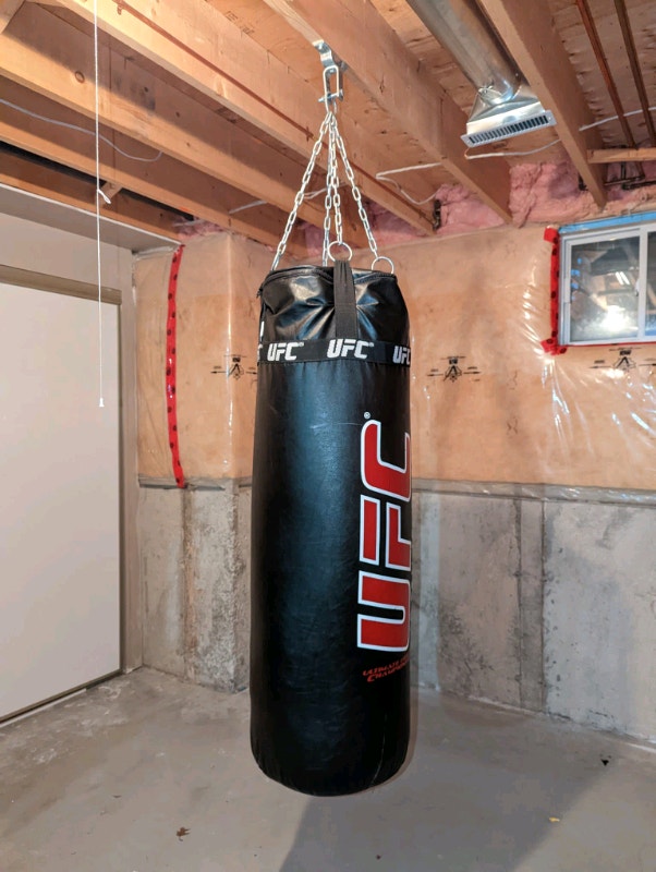 UFC MMA heavy bag 100lbs Exercise Equipment London Kijiji