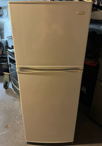 Réfrigérateur Danby blanc à vendre