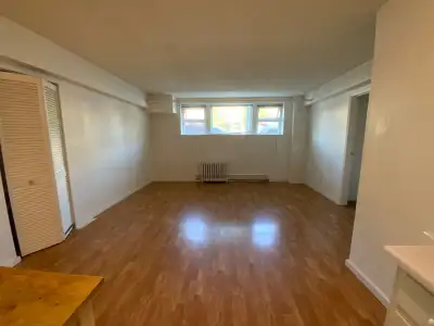 (Hydro & Gas Included) Well Located 2-bed, 1-bath Apartment