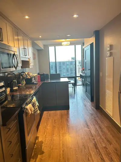 CLEAN AND QUIET BEDROOM FOR YOUNG PROFESSIONALS