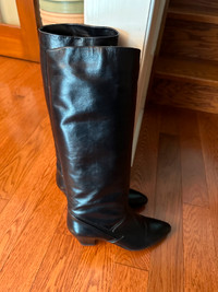 PINO CARINA Black Leather Boots Size 10 (GENTLY USED)