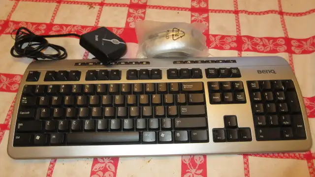 Wireless Cordless keyboard mouse combo set in Mice, Keyboards & Webcams in Ottawa - Image 2