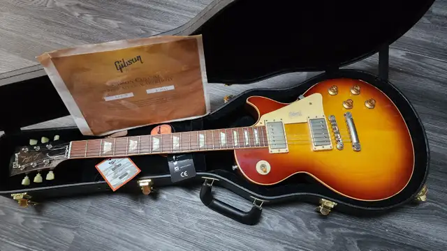 2007 Gibson Les Paul Custom Shop 1958 Reissue - VOS Finish in Guitars in London - Image 3