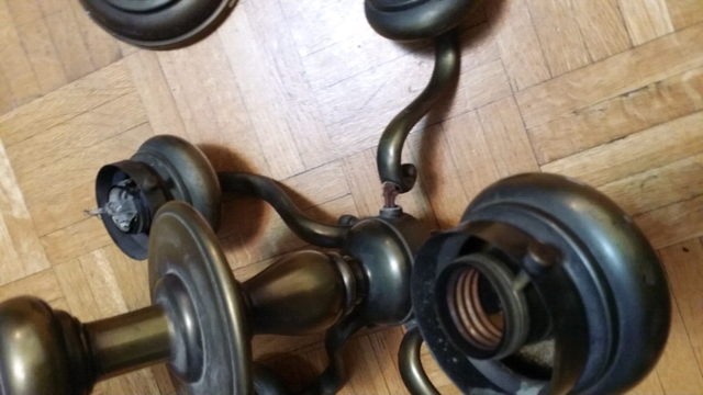 Antique Brass 5 Light Chandelier in Indoor Lighting & Fans in City of Toronto - Image 3