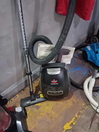 Bissell momentum floor model Vacuum c/w 3Pkbags, View more