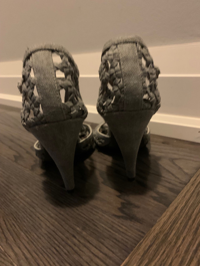 Denim Mary Jane style shoes size 7.5 slim fit  in Women's - Shoes in Markham / York Region - Image 4