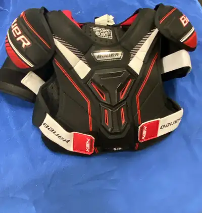 Bauer NSX shoulder pads - hardly used. Size Sr. Small