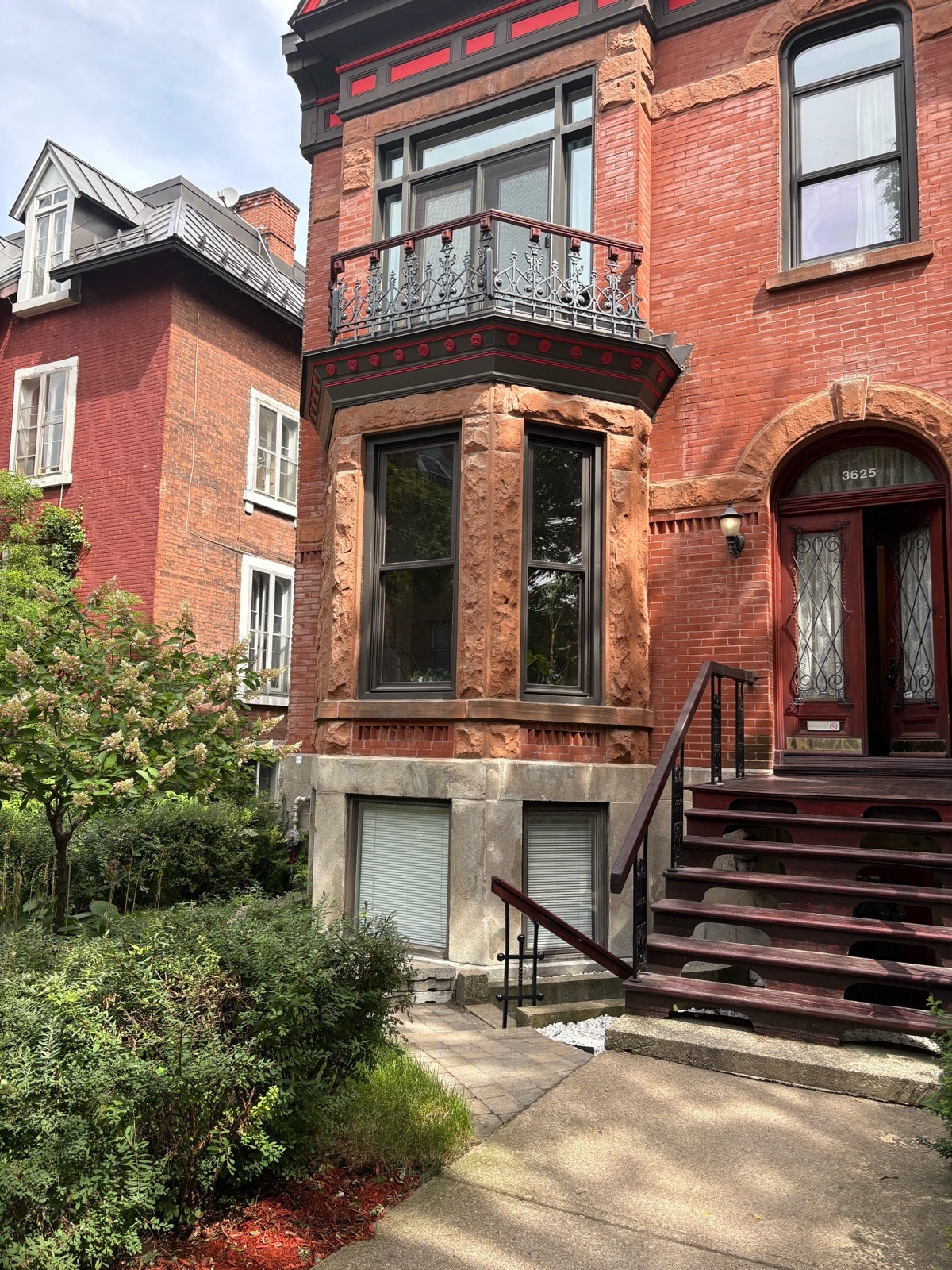 2 Semi-Furnished Rooms for Rent – 5-Min Walk to M — photo 1