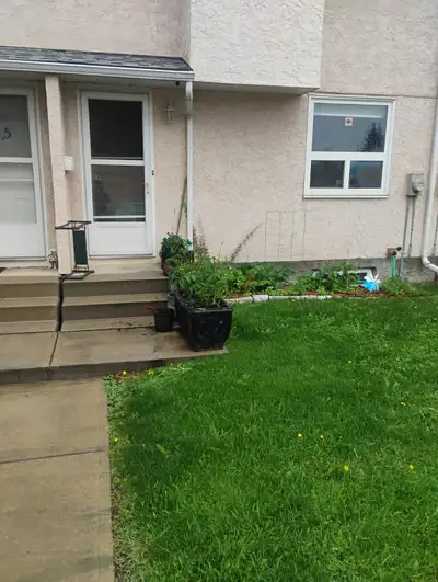 1 BDRM top floor located close to all amenities freeways within 5 min as well as LRT. This place is...