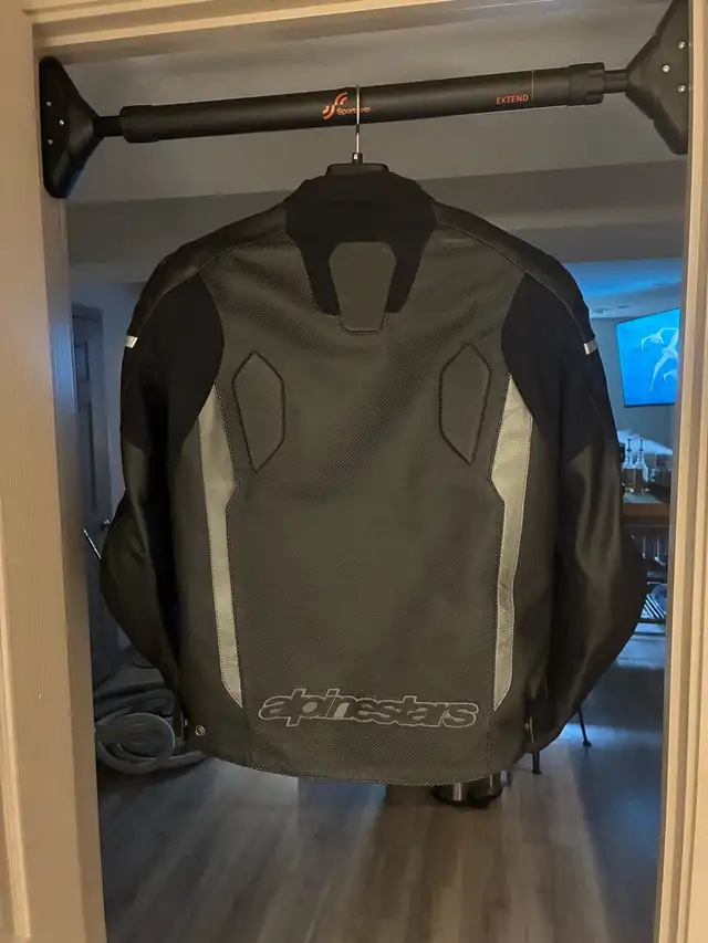 Alpinestars Jacket in Other in Edmonton - Image 4