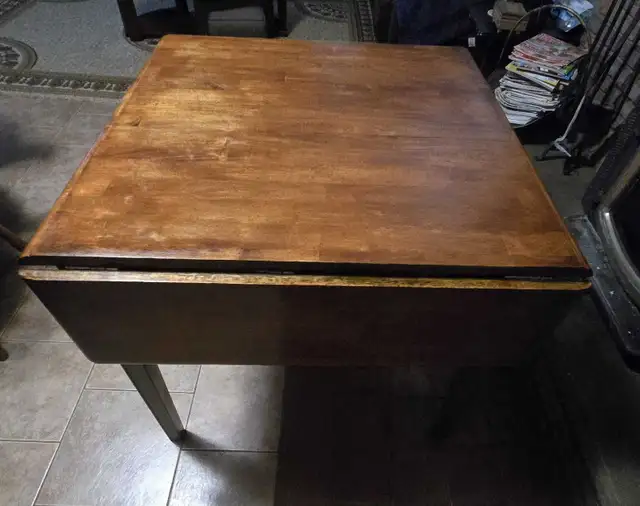 Wooden Table and Chairs Set in Dining Tables & Sets in City of Toronto - Image 7