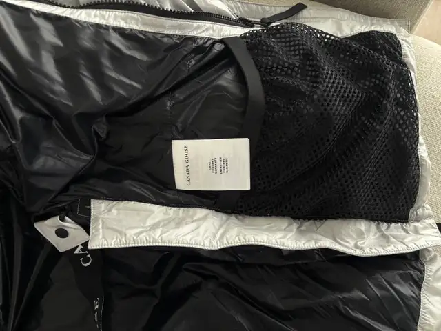 Canada goode silver Cypress down jacket / hoodie in Women's - Tops & Outerwear in City of Montréal - Image 4