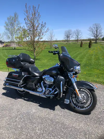 Up for sale is a 2009 Harley Davidson Ultra Classic with the following upgrades: 103 ci motor, S&S M...