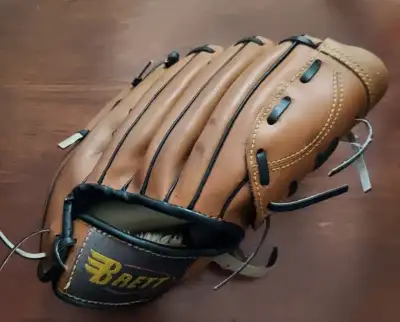 Good sports glove, View more