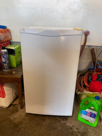 Mini fridge (Diplomat Brand)