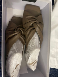 VINCE shoes w/box and dust bag 