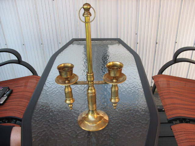 Gros chandelier en brass dans Art et objets de collection  à Ouest de l’Île - Image 2