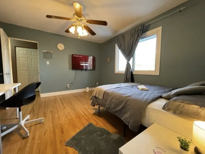 $860-Utilities + wifi included-Fully furnished-In suite laundry-TV in the room-Spacious backyard-Eas...