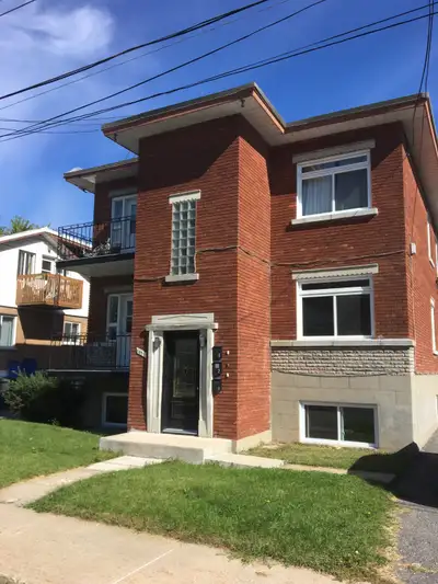 4 1/2 Longueuil très lumineux