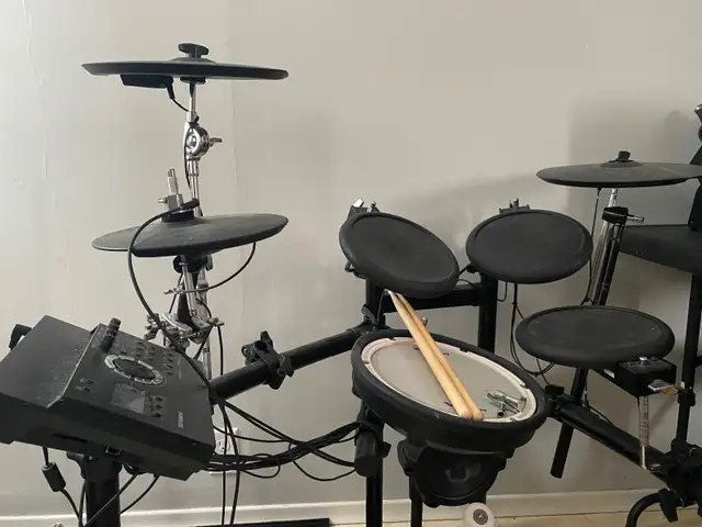 Used 2018 Roland TD-17 Electronic Drums-Cash Onl in Drums & Percussion in Sudbury - Image 2