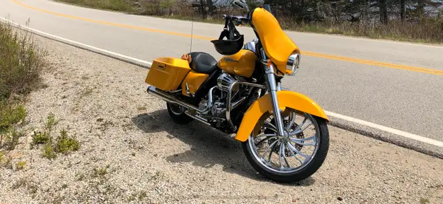 Harley Davidson in Touring in Dartmouth - Image 4