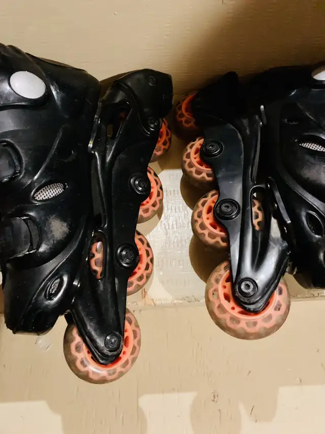 Kids size 1 Ultra Wheels Roller Blades in Skates & Blades in Calgary - Image 6
