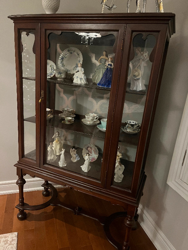 Antique China Cabinet in Hutches & Display Cabinets in Markham / York Region
