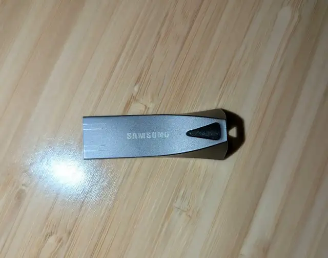 Samsung BAR Plus 128GB USB Drive558827376446033921