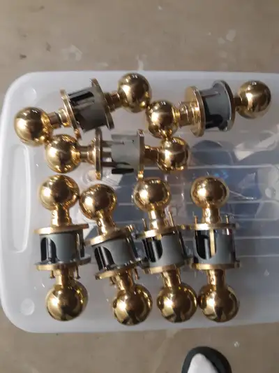 7 brass passage door knobs and 21 brass hinges with screws, all for $30.