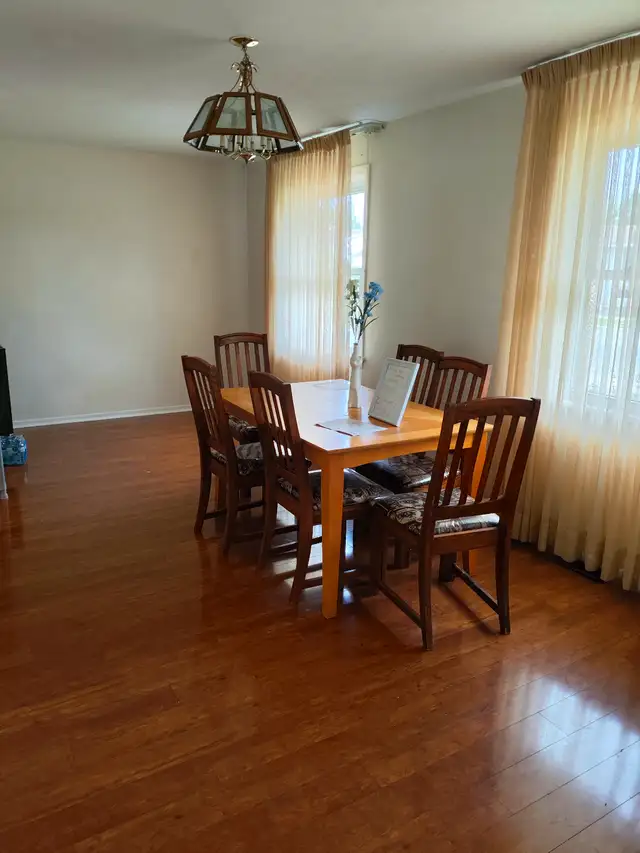 Large bedroom with private bathroom, Oct 15, $850 incl utilities63782628779651123