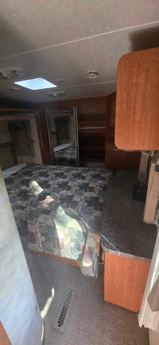 37' toy hauler 5th wheel in RVs & Motorhomes in Grande Prairie - Image 6