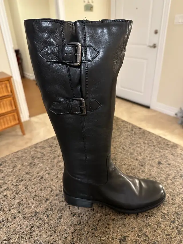 Ladies  Brand New Leather Boots Size 7.5 in Women's - Shoes in Bedford - Image 4