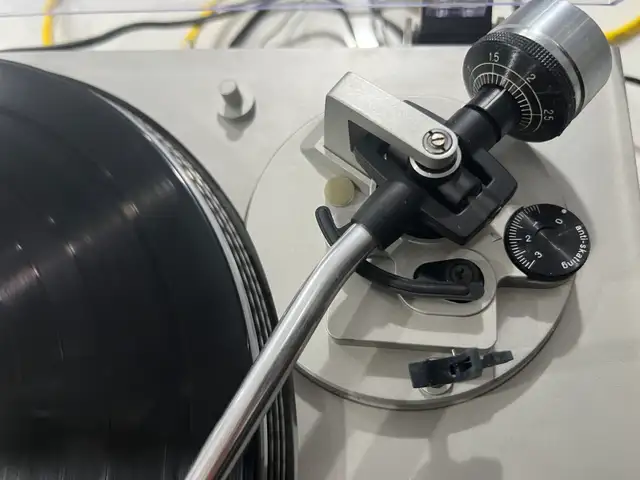 Technics SL-D202 Direct Drive Turntable in Stereo Systems & Home Theatre in Mississauga / Peel Region - Image 4