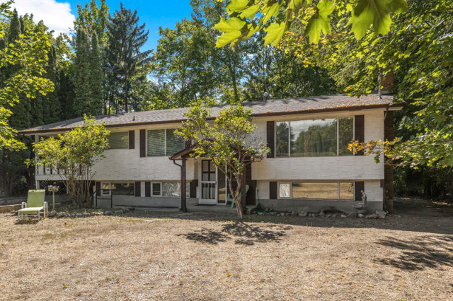 5 bed 2 bath, large lot, walking distance  to the Lake in Houses for Sale in Kelowna - Image 2