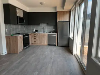 3 Bedroom Townhome - Lawrence Heights- Sept 1.