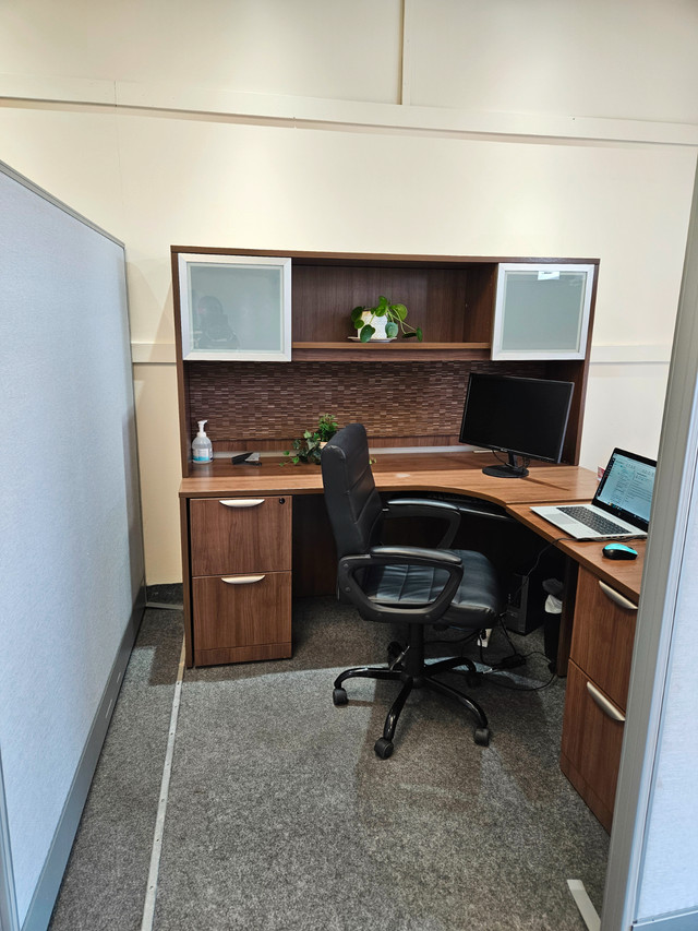 Office furniture in Desks in Calgary - Image 4
