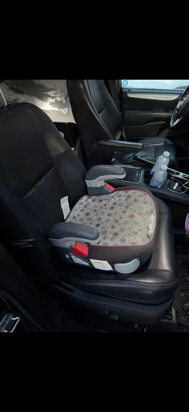 Booster Car Seat - Graco in Strollers, Carriers & Car Seats in Mississauga / Peel Region - Image 4