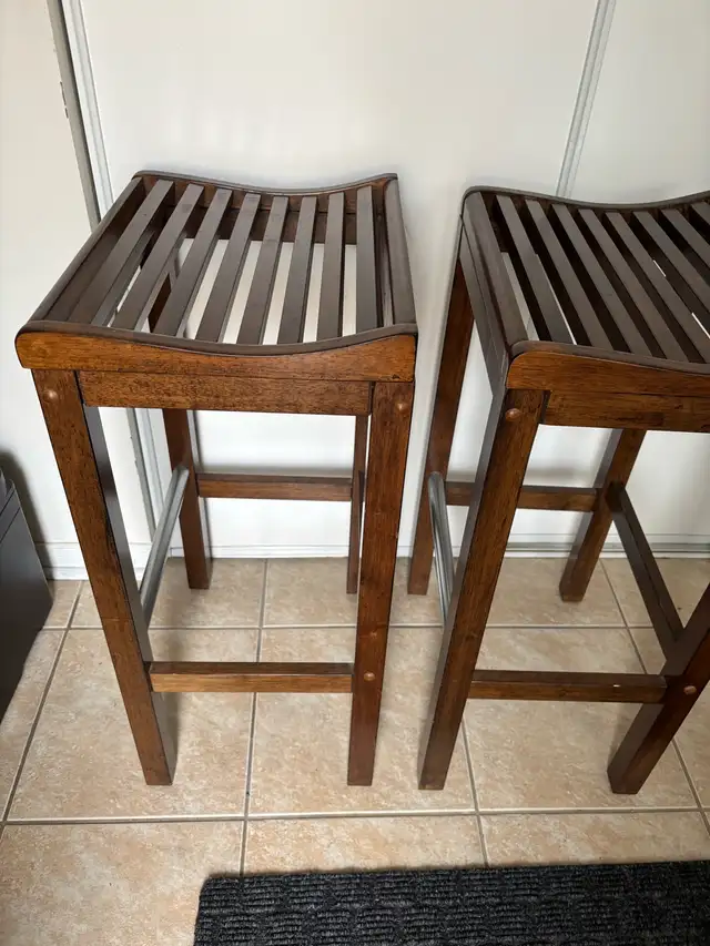Set of Two Wooden Bar Stools in Chairs & Recliners in Oakville / Halton Region - Image 3