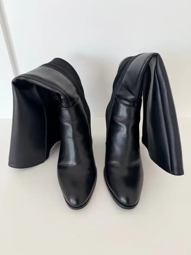 La Diva Women’s Knee-High Boots | Black | Size 7.5 | Heeled in Women's - Shoes in Calgary - Image 4