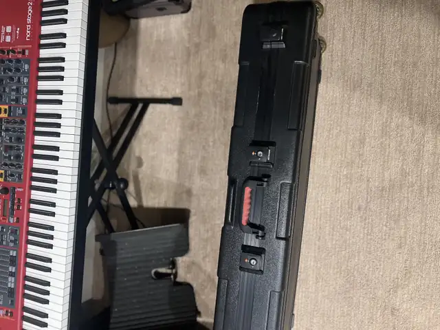 hard case  gator 61 in Performance & DJ Equipment in St. Albert - Image 4