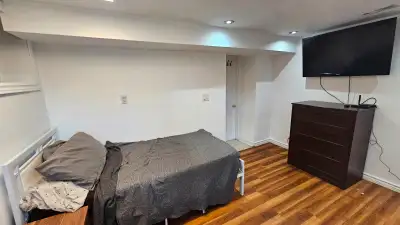 AUGUST 1ST ROOM FOR RENT AVAILABLE AT EGLINTON AND DUFFERIN