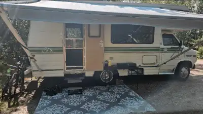 Gas-powered engine with 153,748 km Built-in propane system fuels: -Furnace -3-way fridge (propane/12...