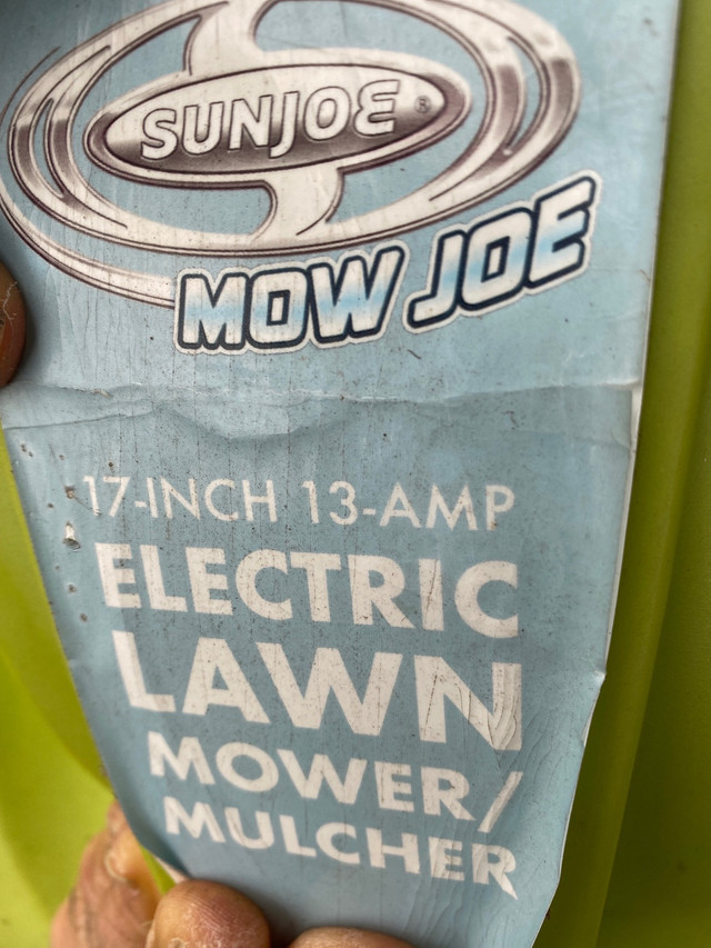 Electric Lawnmower with bag in Lawnmowers & Leaf Blowers in Edmonton - Image 4
