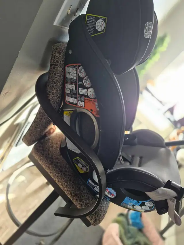 Child car seat in Strollers, Carriers & Car Seats in Sudbury - Image 4