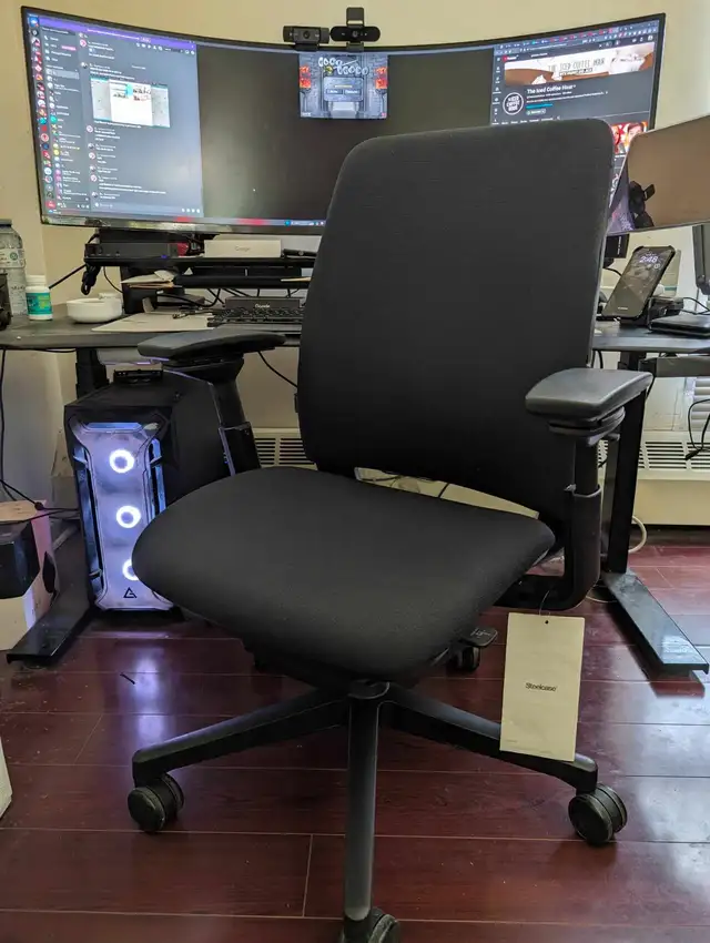 Steelcase Amia ~ Fully Loaded ~ Free GTA Delivery ~ 2 Colours ~628632626433311220