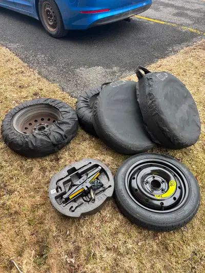 VENTE RAPIDE – 4 pneus d’été sur rims + roue de secours + kit complet 4 pneus Rotalla RH05 195/65R15...